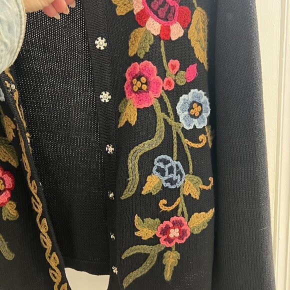VINTAGE 90s Black Floral Embroidered Knit Long Sleeve Beautiful Cardigan Medium - Picture 11 of 12